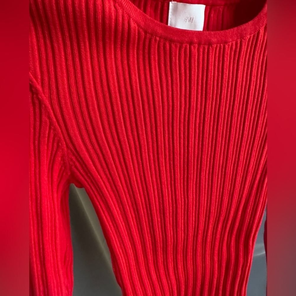 H&M Red Top in size Small - Picture 3 of 6
